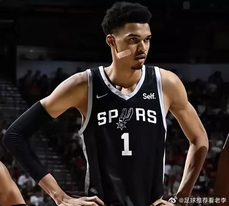 NBA季后赛 马刺传奇文班亚马 詹姆斯🔥 当詹姆斯都忍不住爆粗感慨“马刺太TM