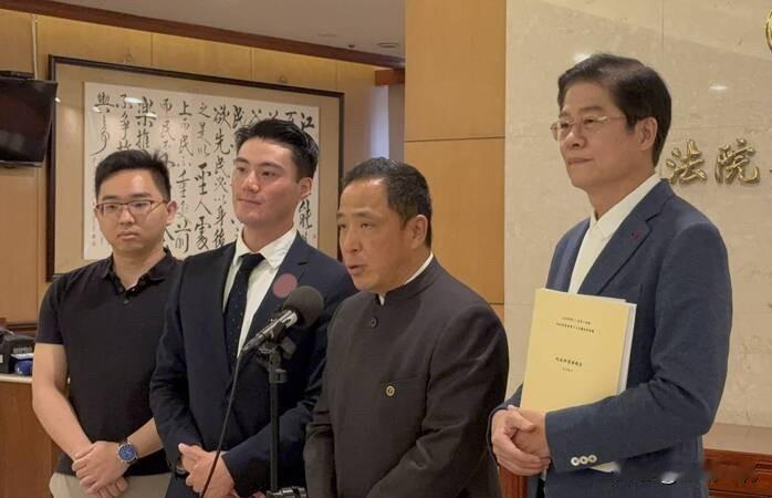 丁瑀是孙中山后代？荒谬的谣言！

今天发了篇“国民党下周将讨论开除丁瑀党籍案”，