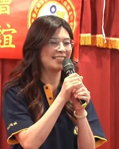 装不下去了！
郑丽文直言：
任内不谈统一！


郑丽文把话说开了。
不谈统一这四