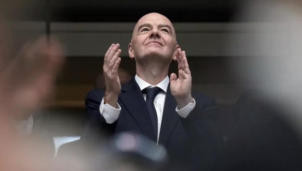 国际足联主席詹尼·因凡蒂诺不顾副主席维克多·蒙塔利亚尼要求其回避加勒比青年锦标赛