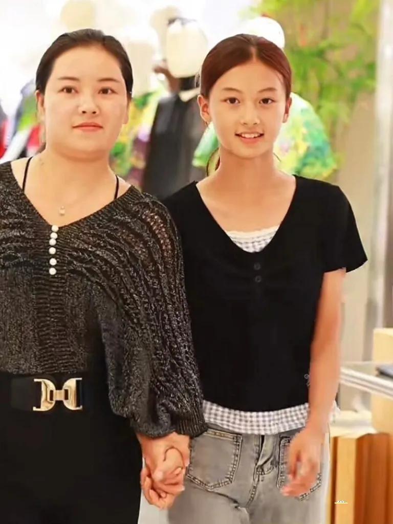 打脸来的真快啊

七七母亲：已年级还小，学业为重为由拒绝了于正，此处听着是不是该