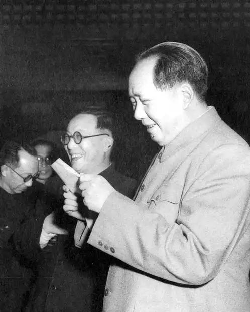 1950年10月19日晚，中国人民志愿军按中央命令，从安东、长甸河口、辑安三路秘