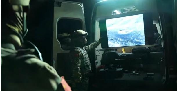 台湾彻底睡不着了
近日，央视公布了解放军实战演练斩首行动的画面，在无人机全程监控