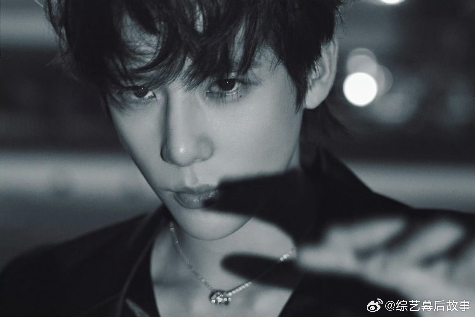 going人的事王安宇做尽了 王安宇的骨相和身形太绝，不刻意营业也处处勾人，帅得