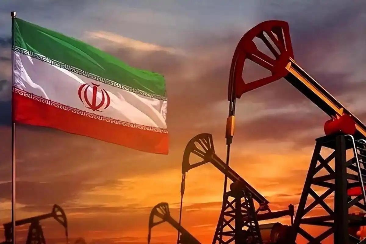 伊朗正面临石油产业的致命危机，因出口通道被封锁，国内储油设施即将爆满，留给伊朗的