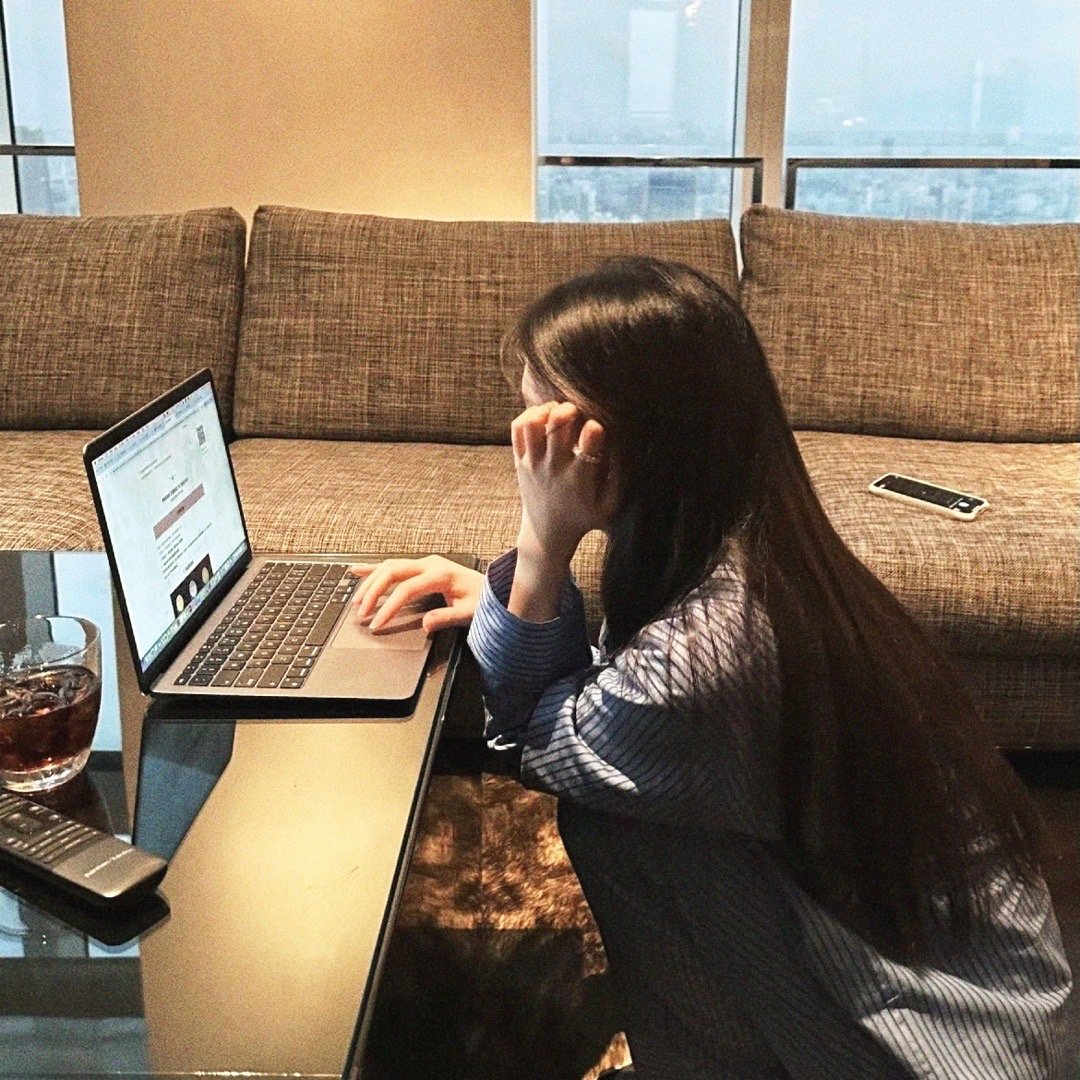 “我好像有点老了 老的不厉害 但又明显 具体来说 就是嗜睡 虚弱 睡不够但又睡不