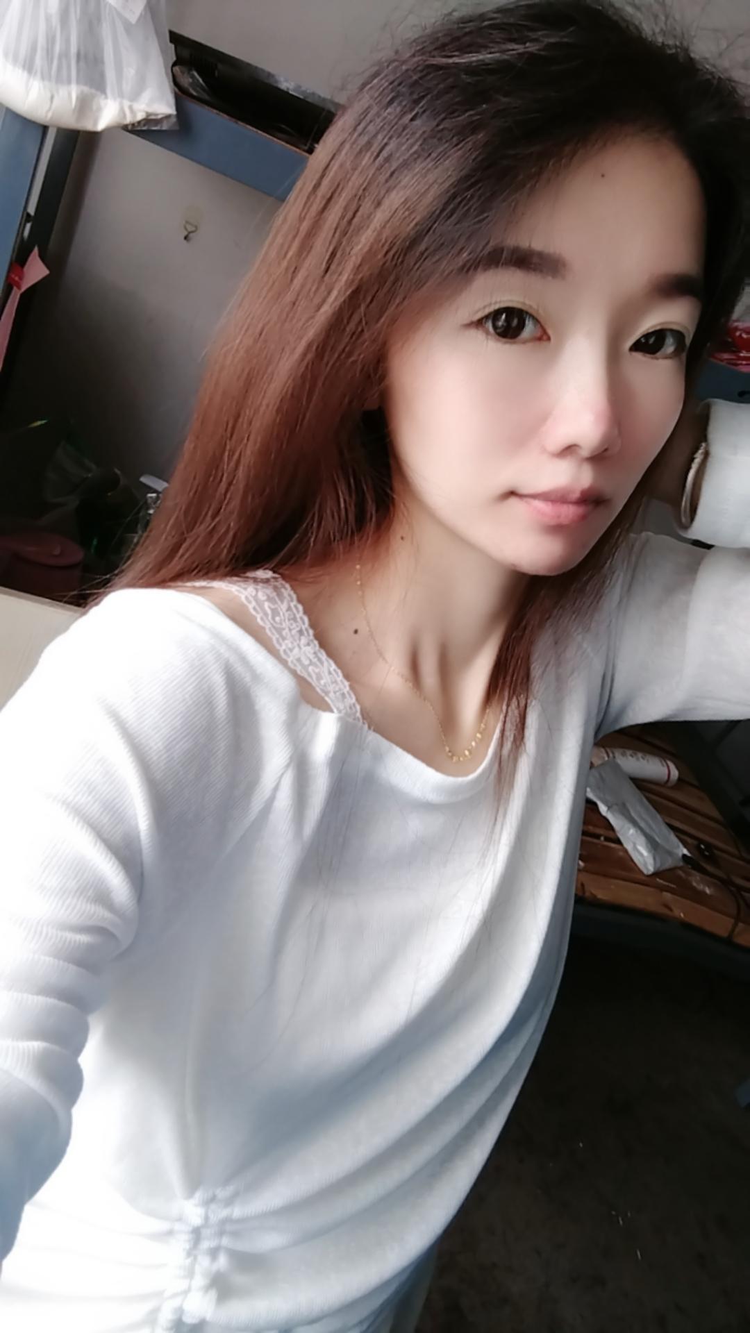 走着走着，天气就凉了，人生总有太多的来不及，时间走得太快，一眨眼就是一...