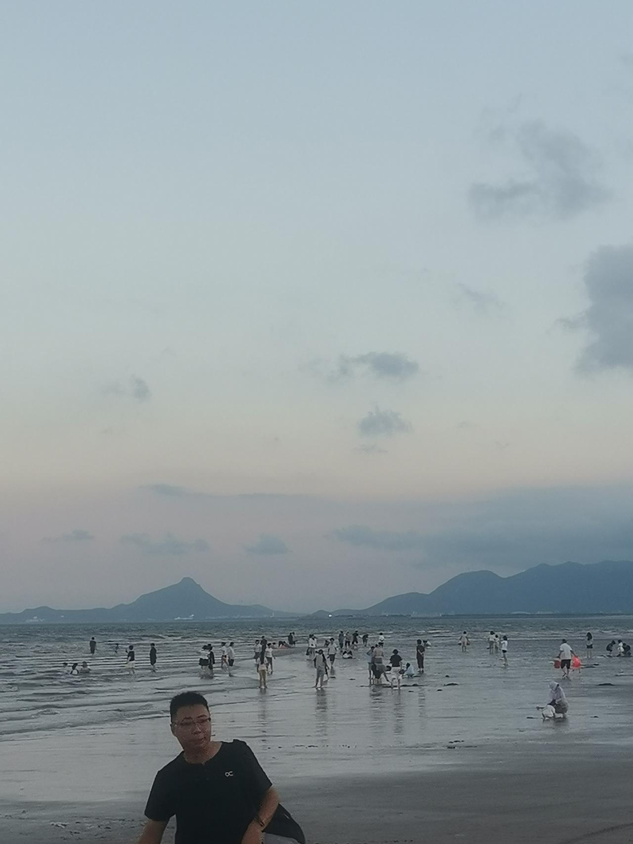 福州市望海楼沙滩🏖.
福州市望海楼沙滩简直是宝藏之地！从福州市区驱车40分钟就