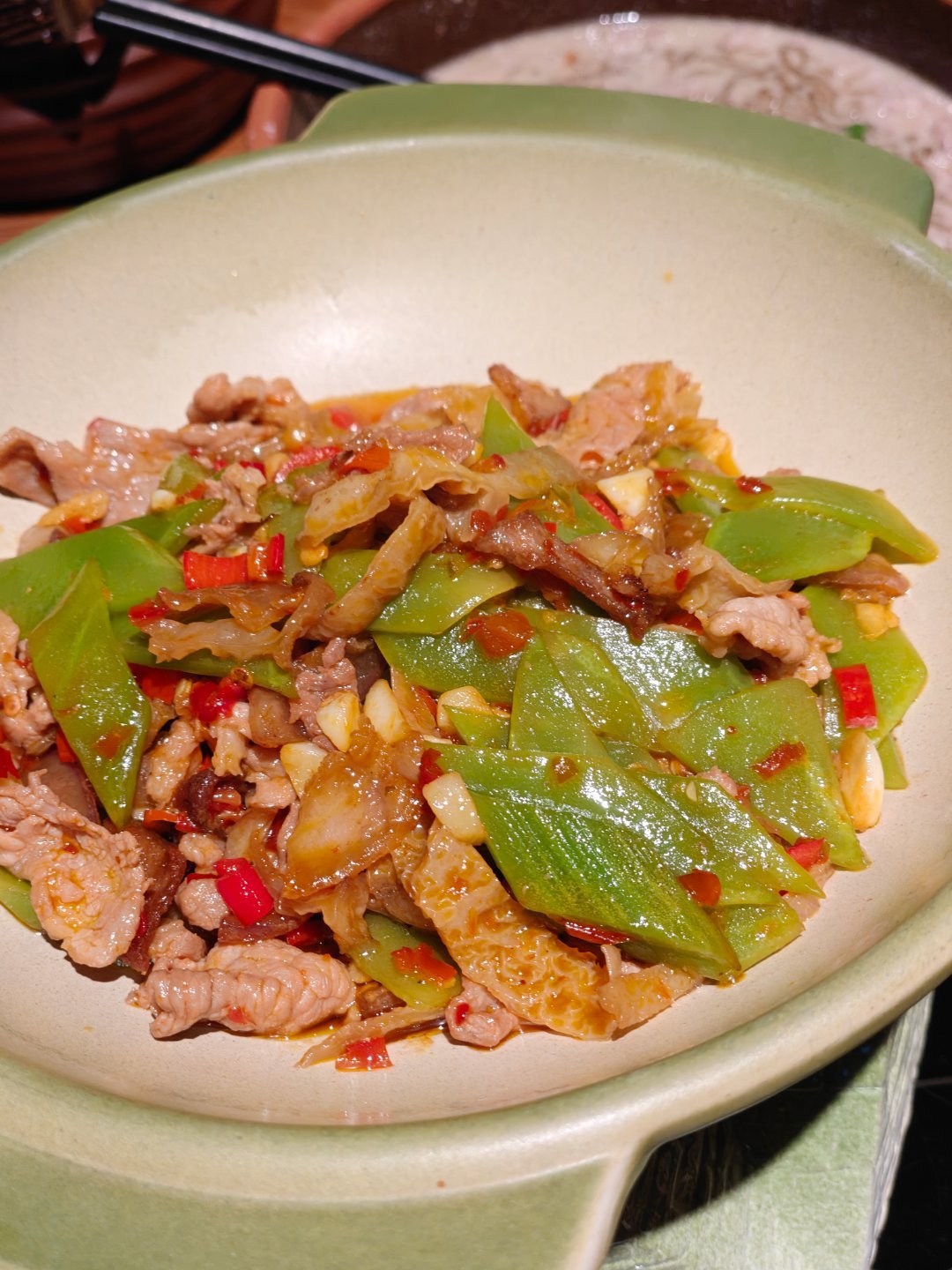 今天出来吃饭了品鉴一下这个从来没吃过的湘菜店 