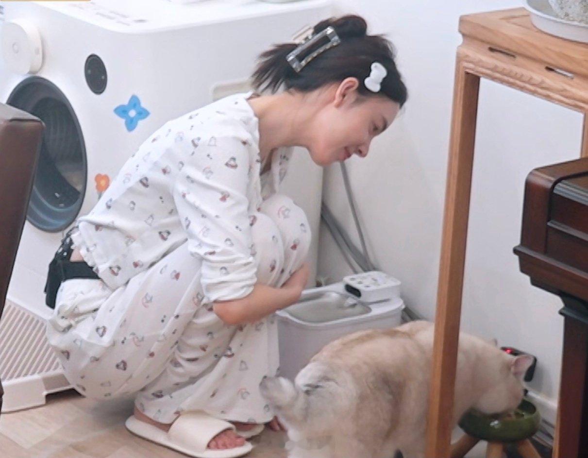 羡慕陈瑶家的小猫 真的狠狠羡慕陈瑶家的小猫小呼，日子过得也太幸福了。住大平层肆意