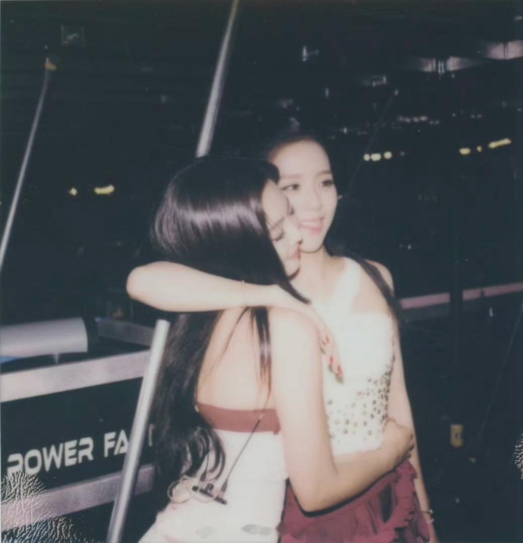 友谊长存Jennie晒金智秀庆生合照Jennie发合照为金智秀庆生