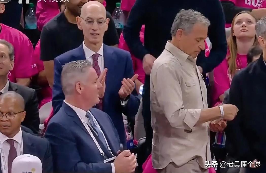 今天的总决赛首演，想必肖华是比较满意的。

在末节的中段，尼克斯反超了比分，并逐