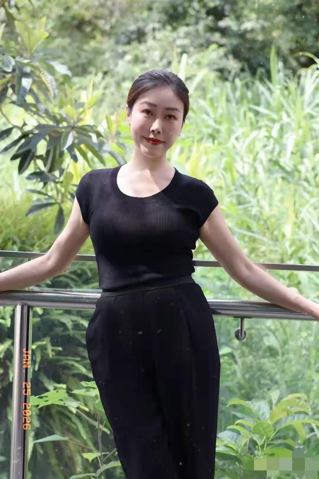 讲真话！77年，49岁，看着显老吗？丑吗？[what]