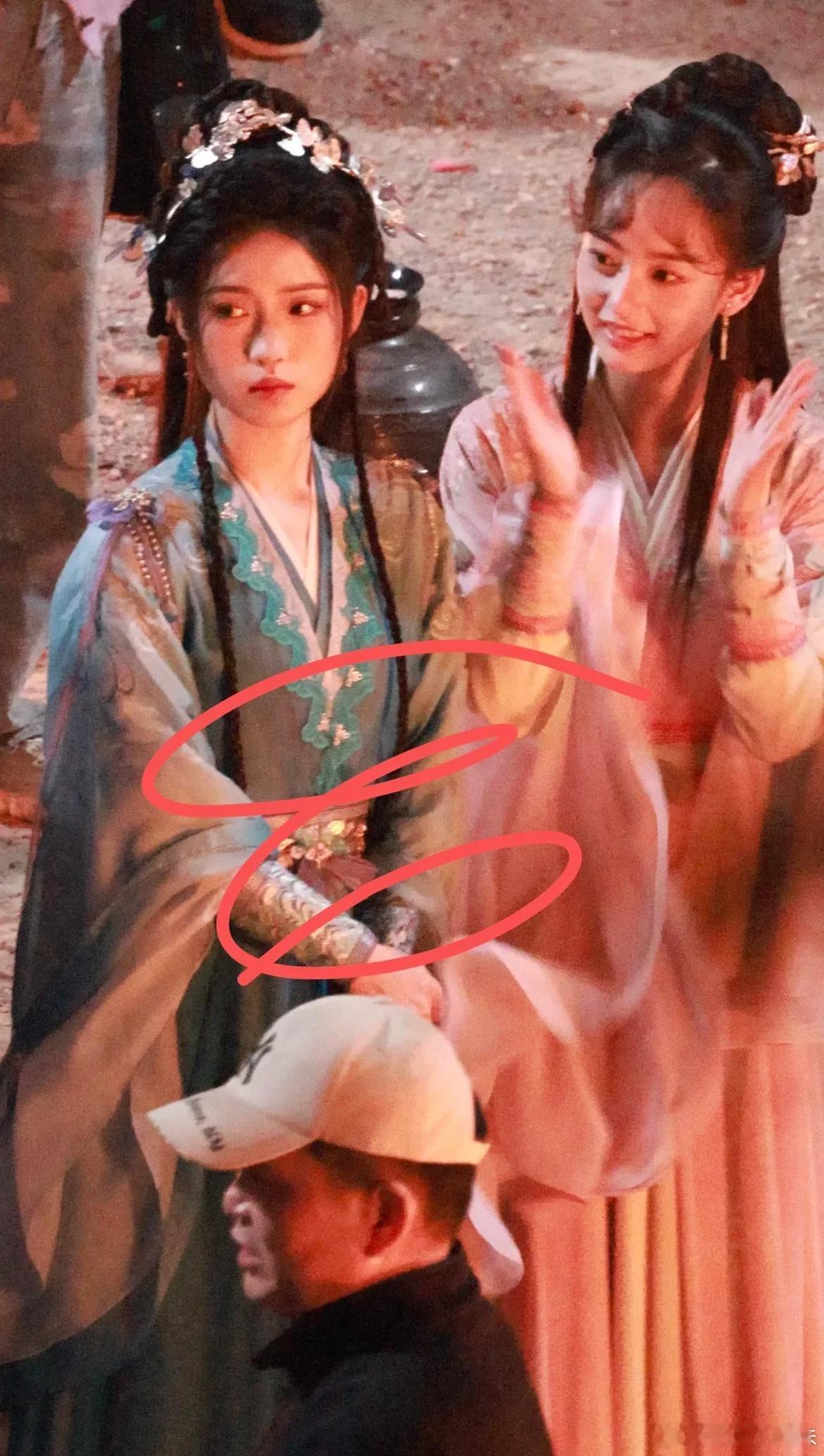 赴山海里的女配角们都不太认识，都长得还不错。 ​​​