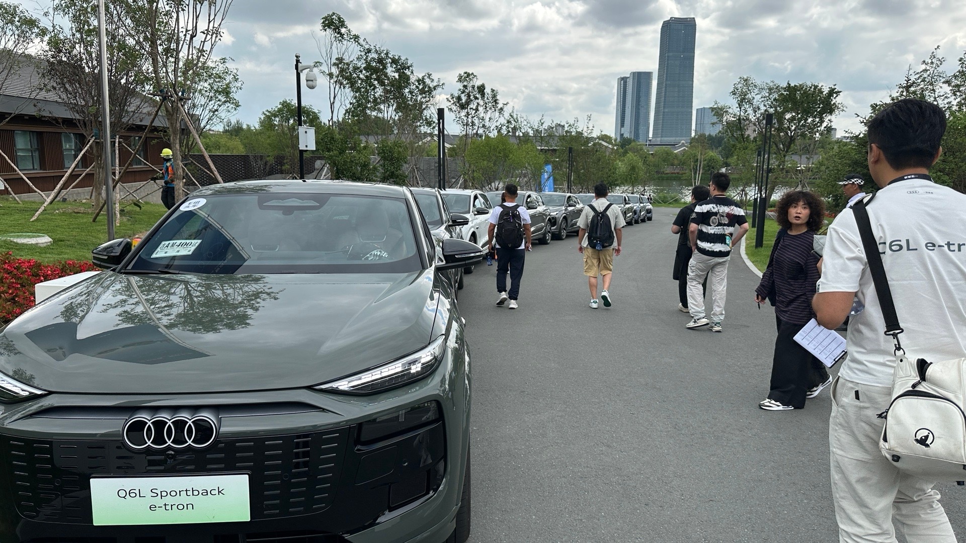 奥迪Q6L e-tron，这车是奥迪和华为联合开发的智驾（听奥迪工作人员说这激光