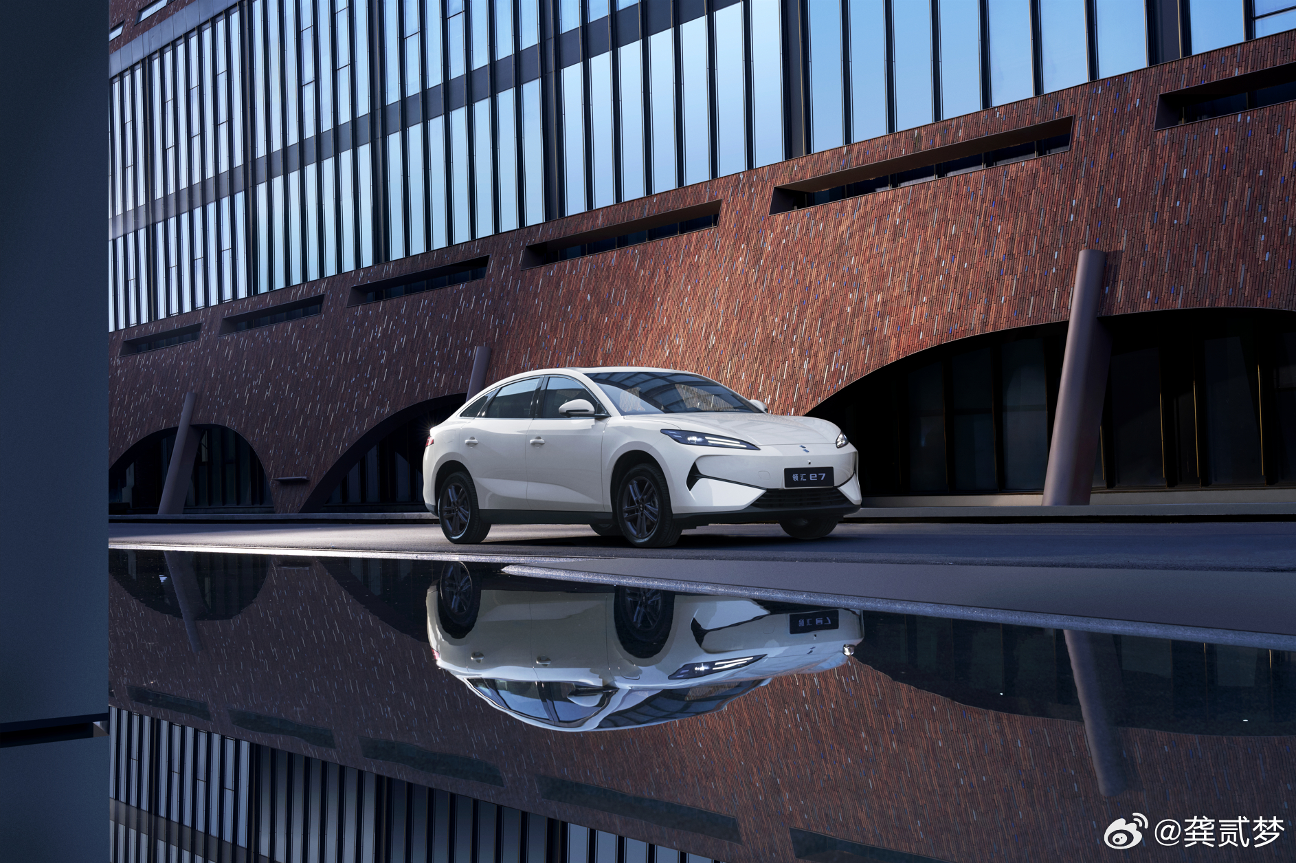 之前领汇e7 官宣搭载比亚迪闪充技术，很多人对新品牌领汇的 logo 感兴趣，乍