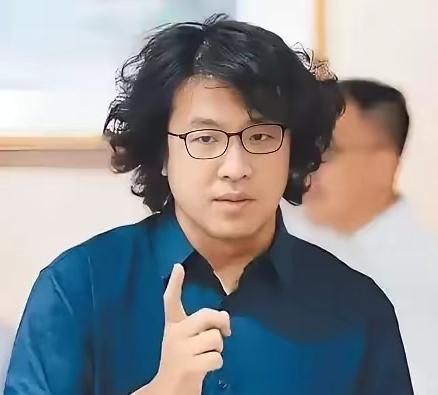 “台独”顽固分子沈伯洋9月7日出人意料声称，“陈时中是说蒋万安平易近人，但以后也