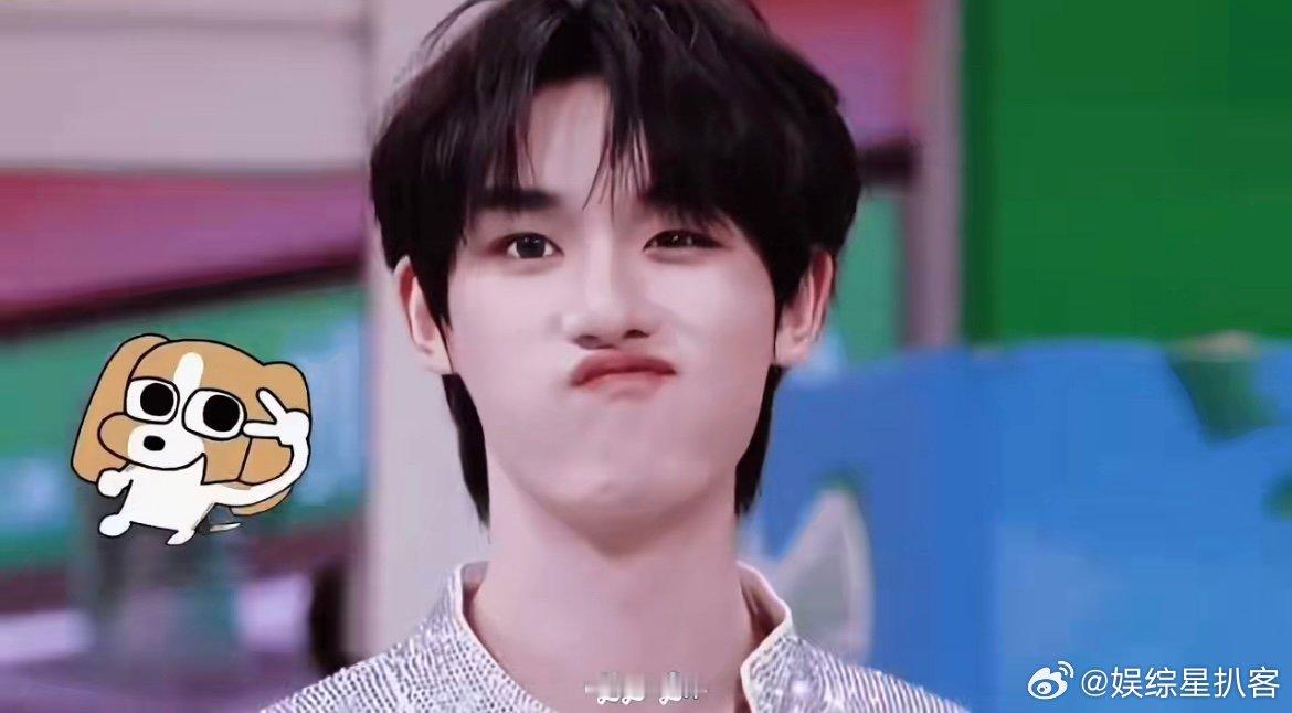 一上节目就解锁比格隐藏技能，抢道具时眼疾手快，被吐槽后立马歪头认错，可眼里的小坏