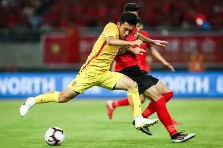 王铎：国足这次是5：0输给了巴勒斯坦。网上有人说，这是叫人家“爆赢”。叫我说，以