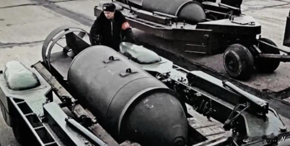 估计大家会对基辅战争当中莫斯科航空兵使用的FAB-3000航弹记忆深刻。

其实