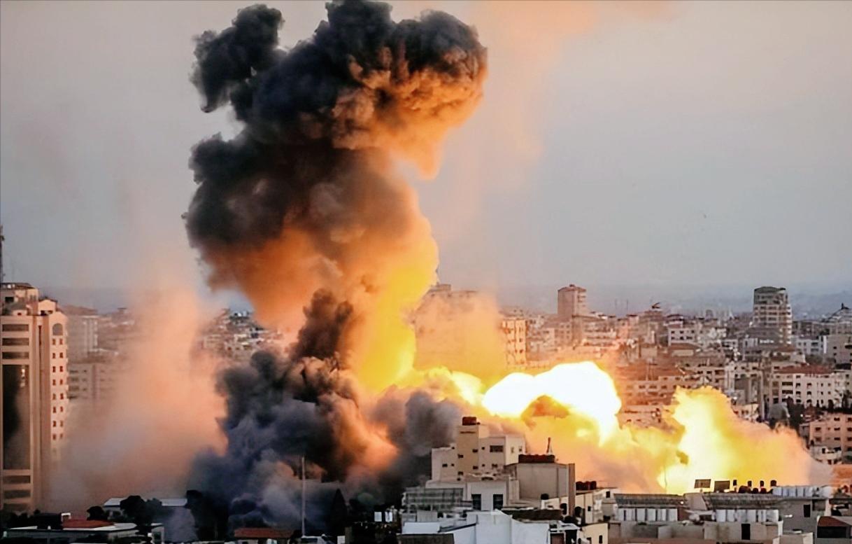 中东这仗打疯了！冲突第八天伊朗直接火力拉满，导弹精准命中目标、无人机群狂轰敌方设