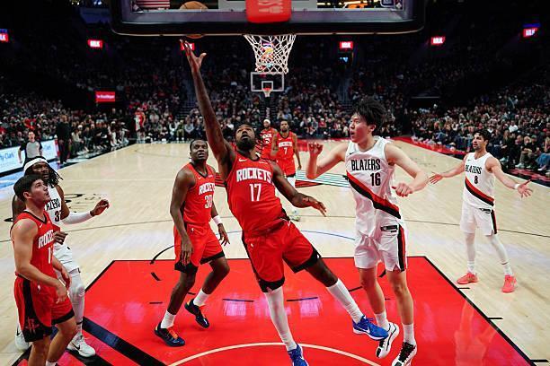 火箭这几场比赛的问题真的非常明显，就是进攻端的失控。最近3场比赛，得分分别是10