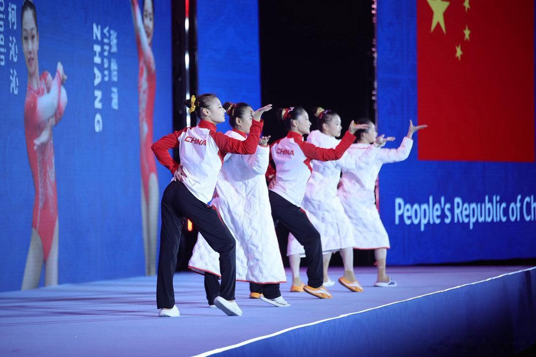 中国体操女队亚锦赛团体夺冠中国体操女队以168.498分赢得亚锦赛团体冠军。日本
