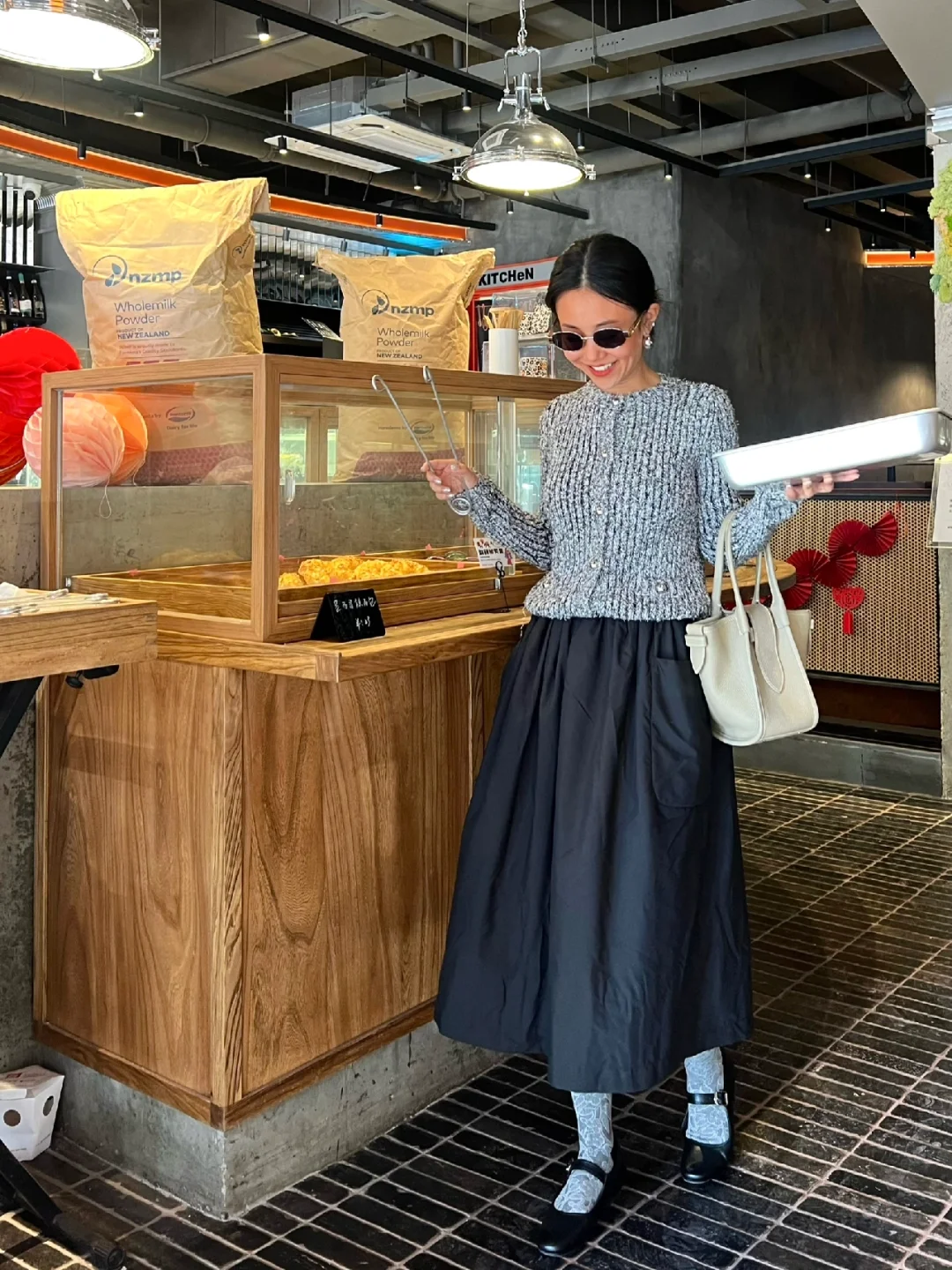 💅🏾素颜出门三件套：🕶️墨镜+💄口红+💎耳环