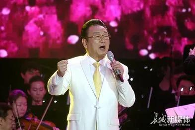 鼎盛时期的蒋大为可以比肩李双江

应该说蒋大为是继李双江之后中国比较有成就的歌唱