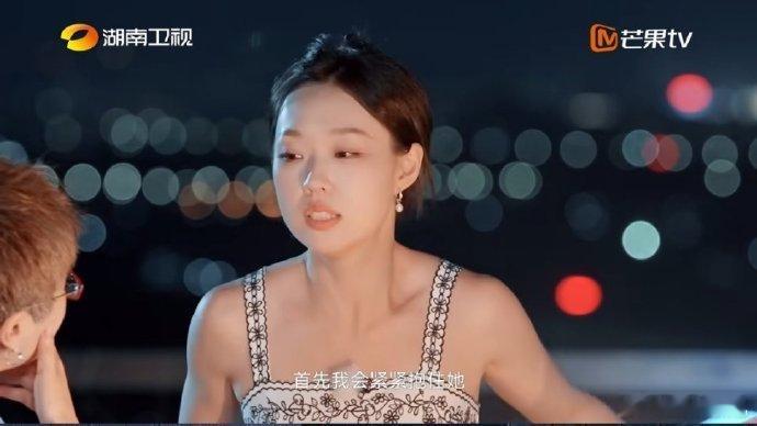 张小婉[超话]管乐安慰小婉用抱的湖南卫视背后小婉管乐的友谊，简直是温暖与支持的完