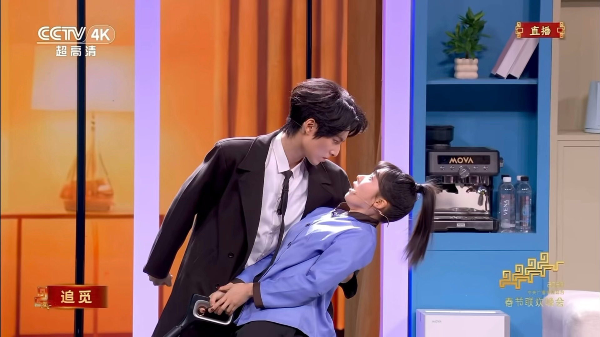 霸道总裁爱上当保洁的我。。。 