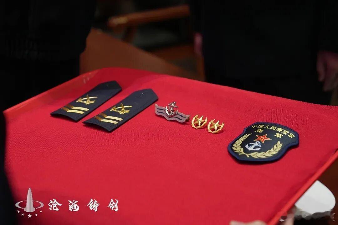 还记得吗？那些在战位上挥汗如雨矢志奋斗的日子有苦涩也有甘甜第一次授衔时的庄重第一