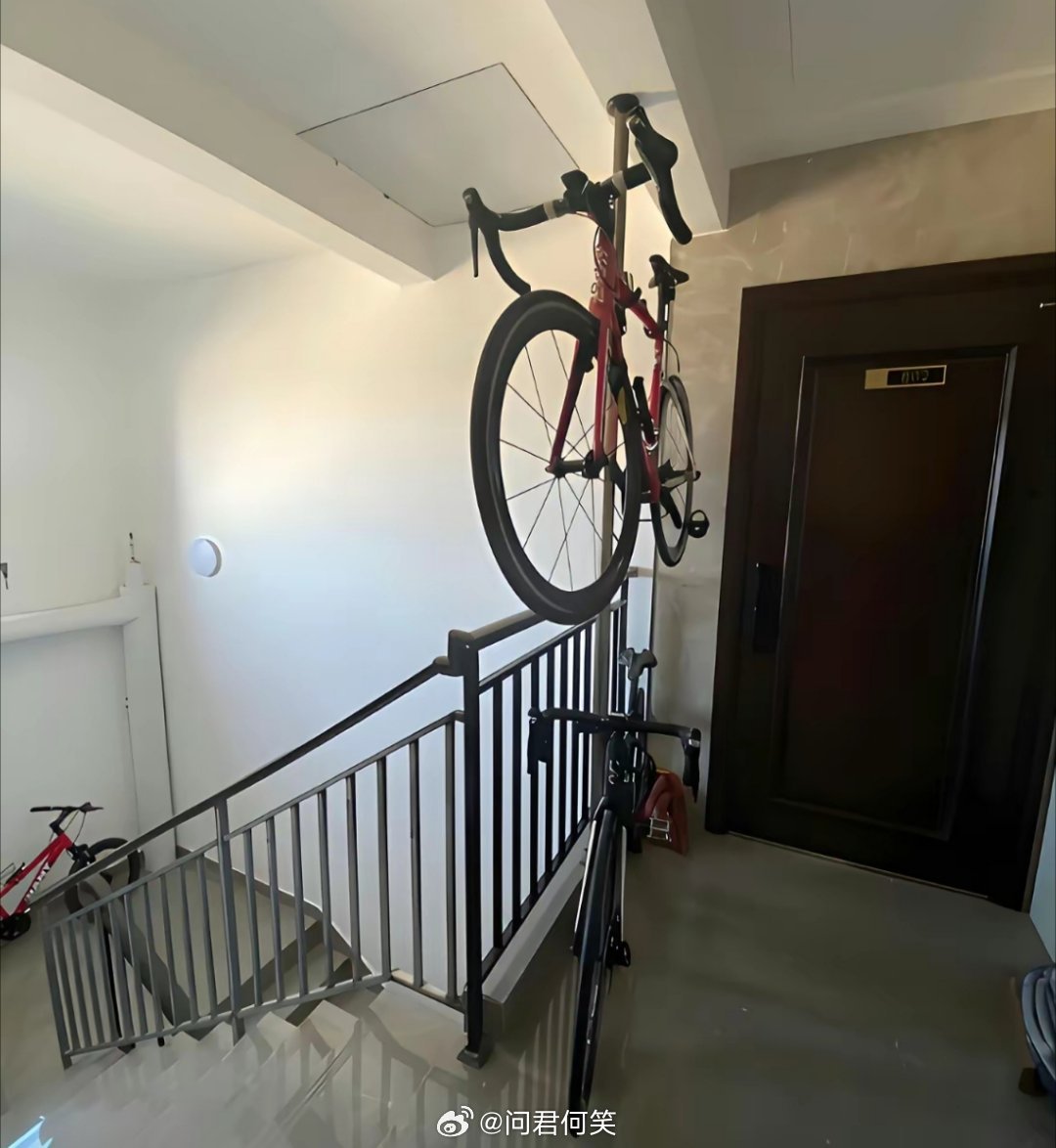 邻居弄了两辆自行车，正怼着我家家门口，有什么招能治治吗？ 