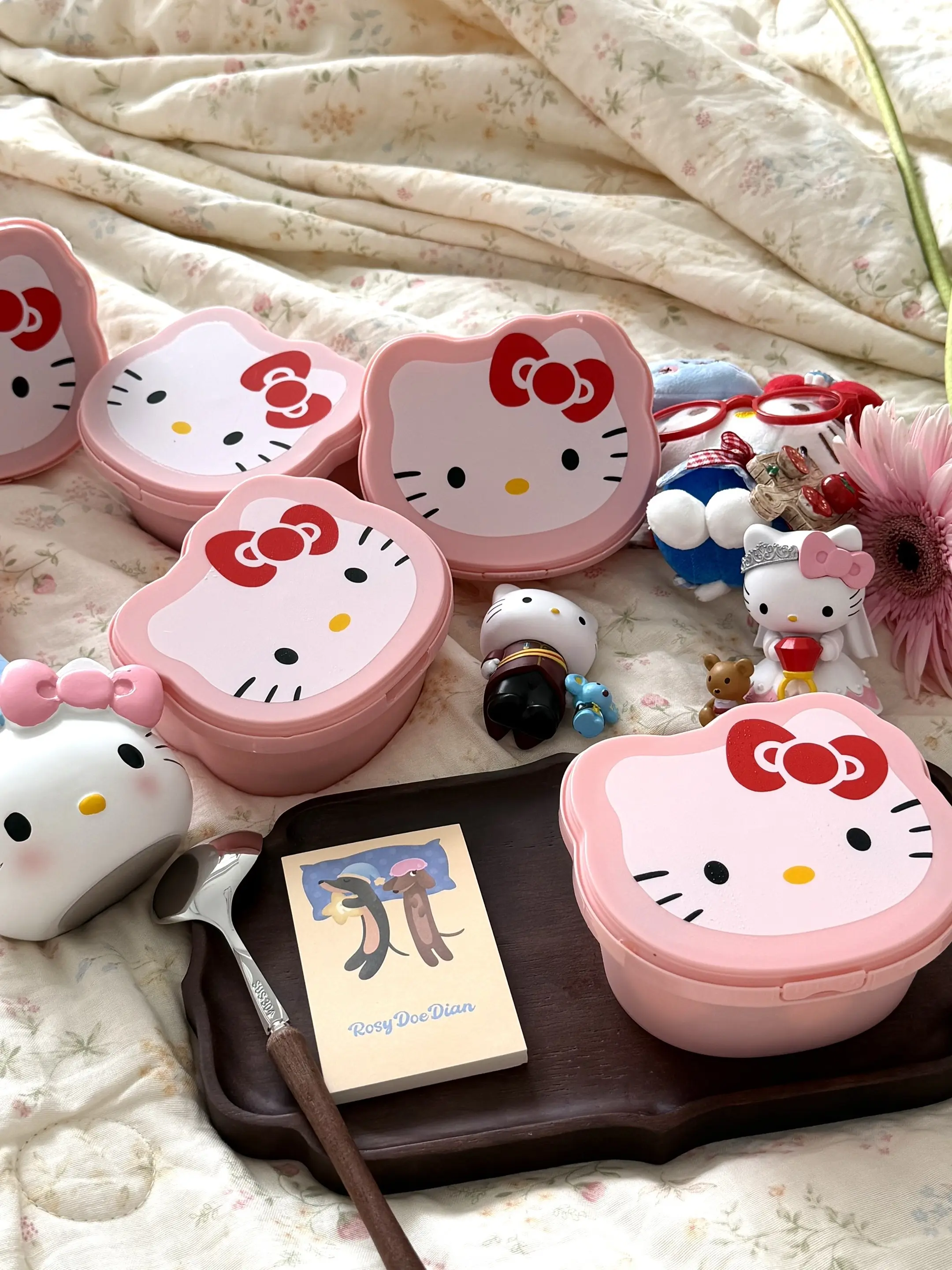 愿意给我买hello Kitty蛋糕的人 是世界上最好的人