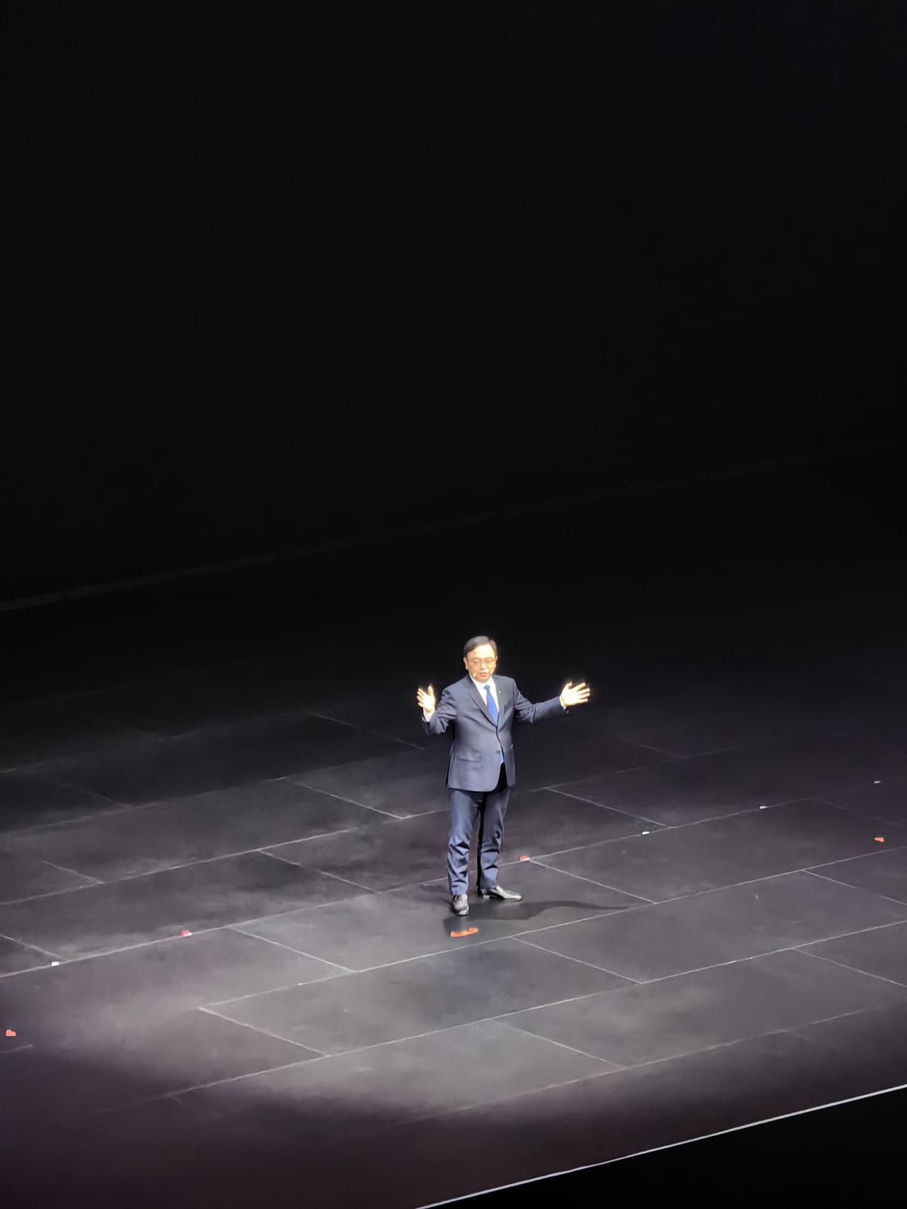 在夸大营销的大环境下，比亚迪前几天说有颠覆性技术发布时，我是半信半疑的。

但今