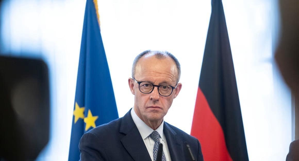 德国总理默茨刷新了德国政坛的尴尬纪录，成为该国历史上最不受欢迎的总理。根据For