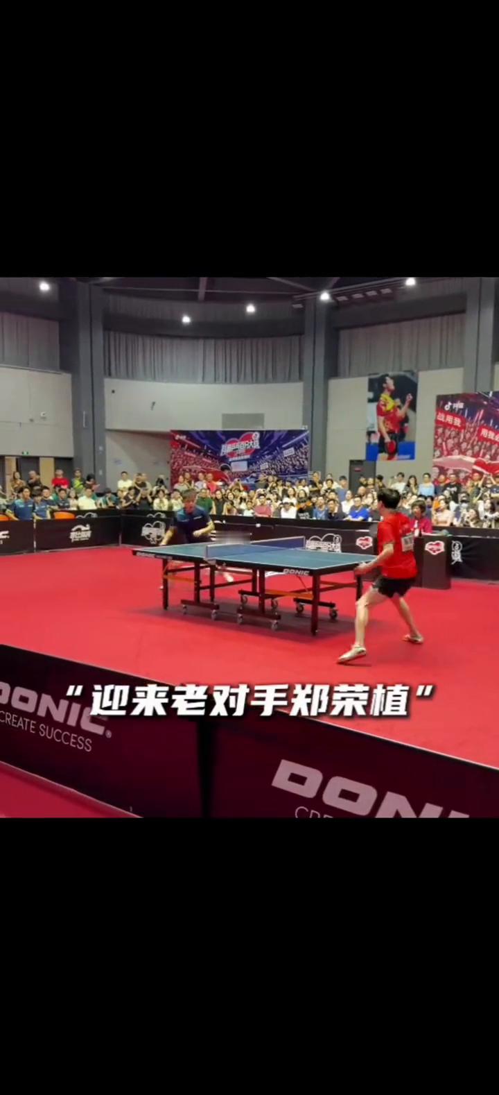张继科梦回2016年(里约奥运会)。
当时残血守半区的他迎来老对手郑荣植，退役后