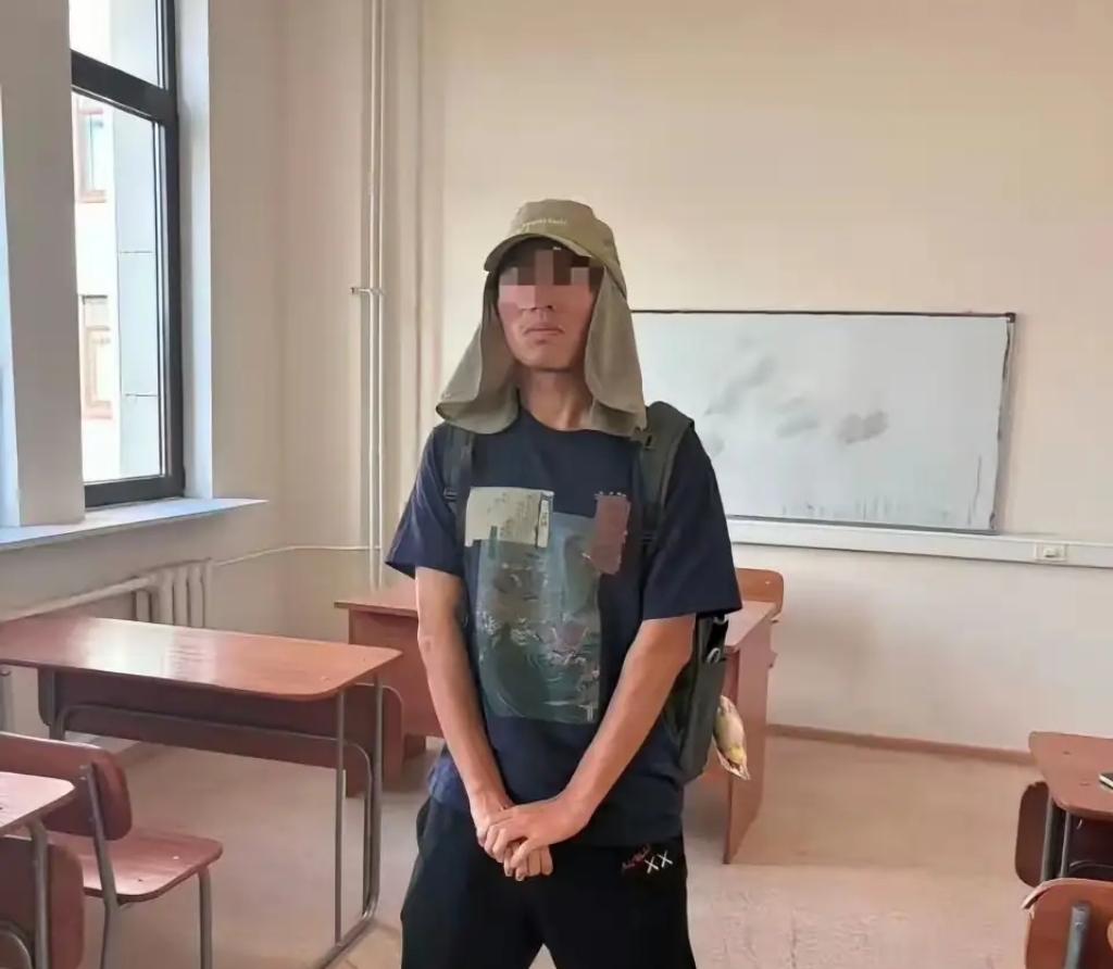 现在还有些网友在问，这个陈宇昕的精日分子还能不能回国？要我说，此时讨论这个真的是