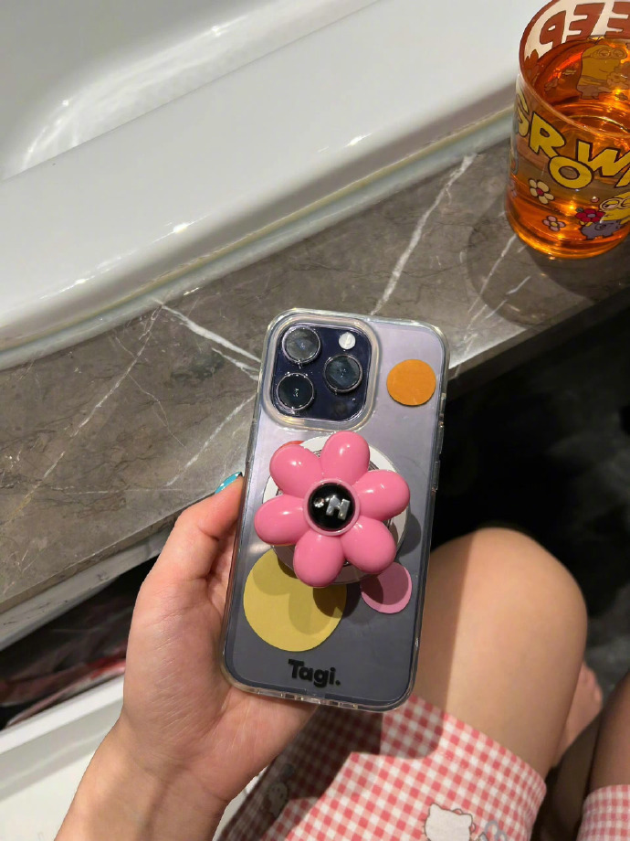 仪式感跟穷不穷真没关系，爱你的人会千方百计爱着你，穷跟敷衍完全是两回事，仪式感其