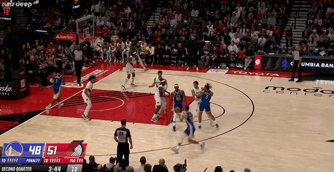 夸张手感！库里三分再进完全拦不住！
在今天NBA常规赛勇士对阵开拓者的第二节比赛