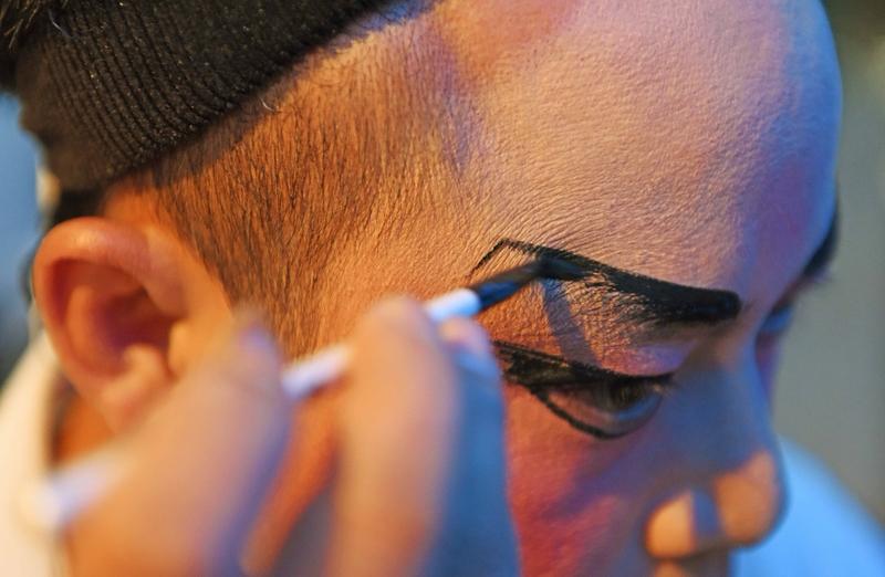 不必刻意维系，也无需刻意删除，把关系交给时间，把精力留给当下。

曾经熟络后来疏