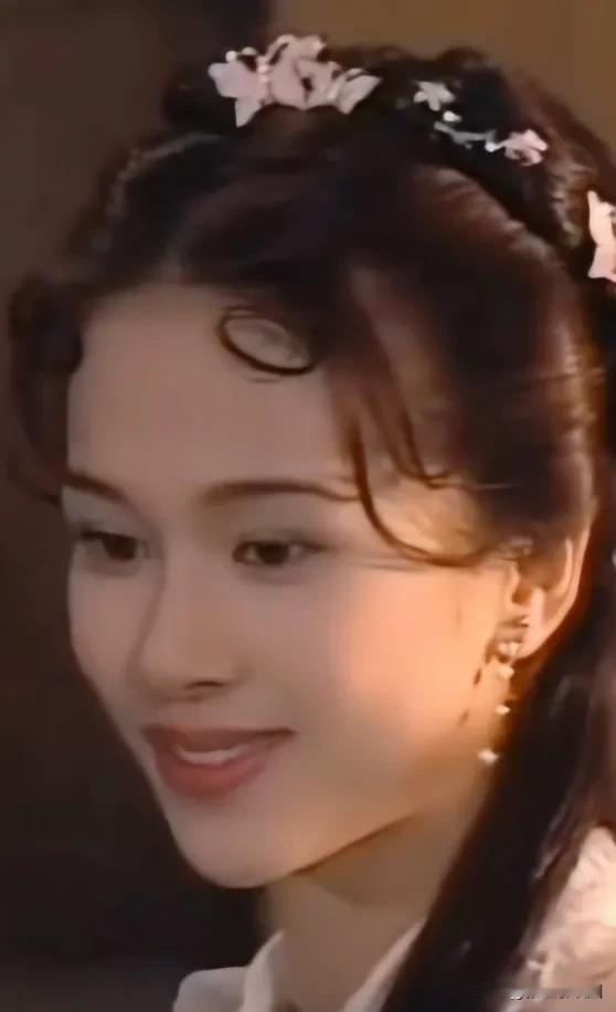 还记得碧瑶仙子吗？昔日TVb的女神文颂娴，长相乖巧灵动。一直觉得她很漂亮，但总是