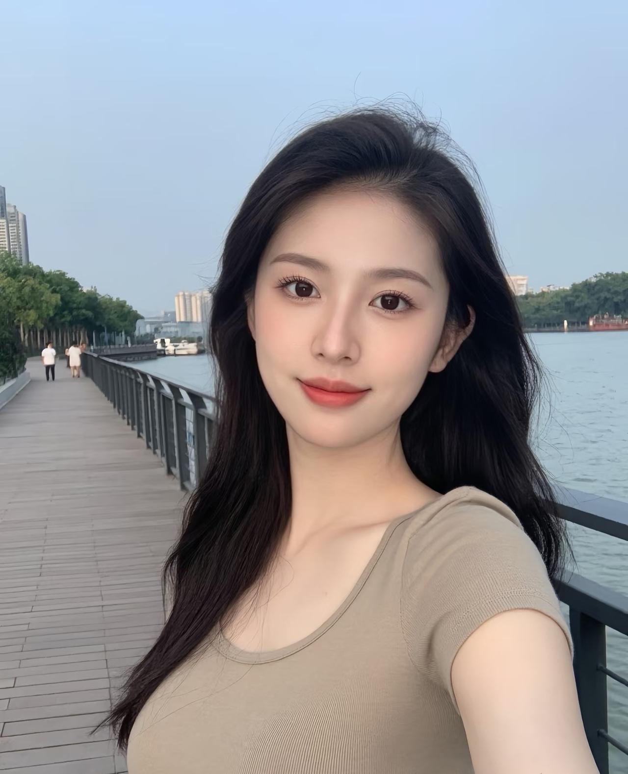 一个冷知识，你为什么不上镜？
很多人长的好看但拍照却不上相照片好看的现实里却一般