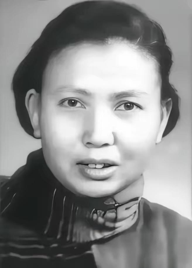 1941年，21岁的女战士莫林被活埋前，敌人竟突然问：“你认识莫林吗？”莫林一听