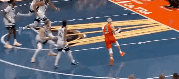 戈贝尔一级恶意犯规  戈贝尔把卡鲁索干趴下，裁判经过回看后判定一级恶意犯规！ 