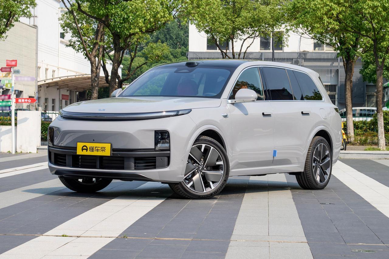 理想L9，这“彩电冰箱大沙发”真那么神？
体验完理想L9，我只能说，它精准打击了