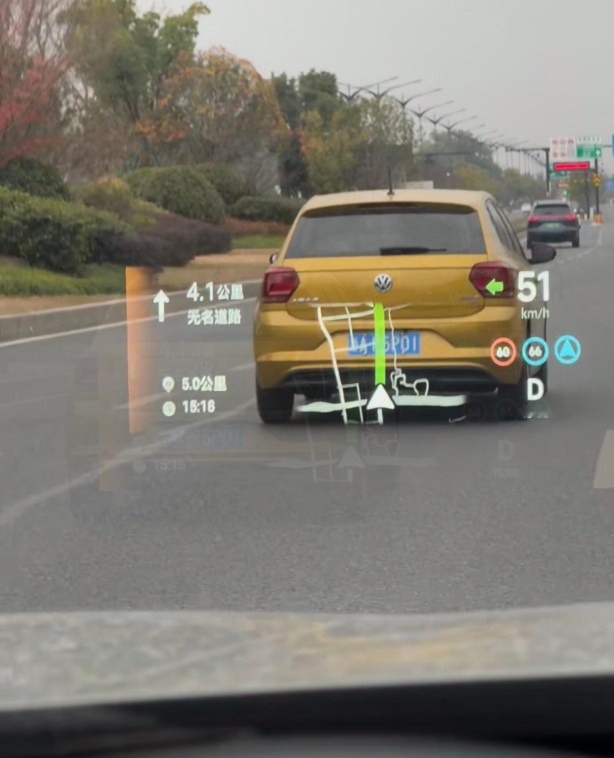 今天开着梦想家打开ADS4拍摄了一组HUD上路实况不得不说超级清晰而且显示的内容