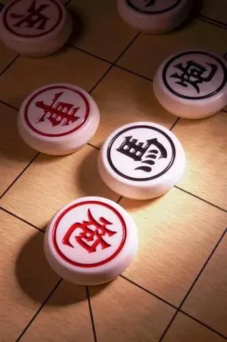 #象棋车马炮,到底谁最厉害?#

先来说说车，俗话说得好“一车十子寒”，单就子力