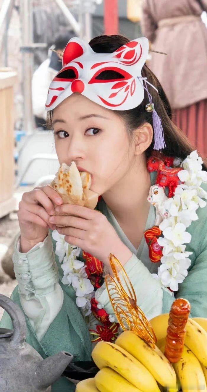 这是早期的赵露思？！也没有现在的网红感啊。。。清纯的比现在强多了 ​​​