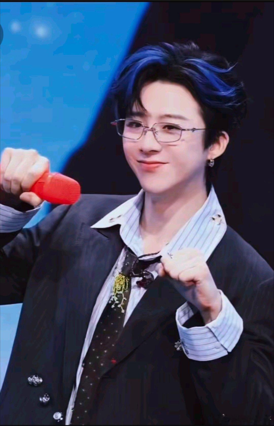 ┌┄❤┄┄┄┄┄┄┄┄┐    当初并非因你盛名而来    今后也不会因为诋毁离
